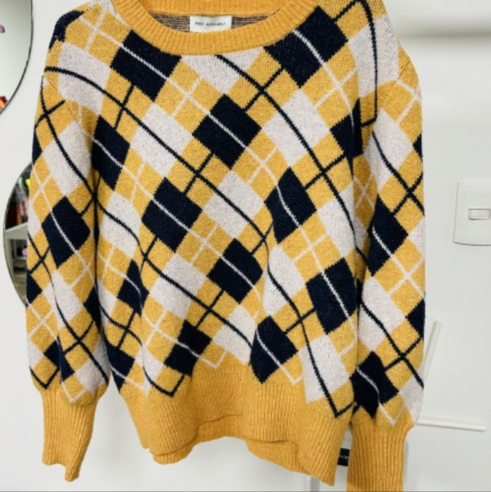 🦄 Argyle Patterned Yellow and Black Women's Sweater Size M